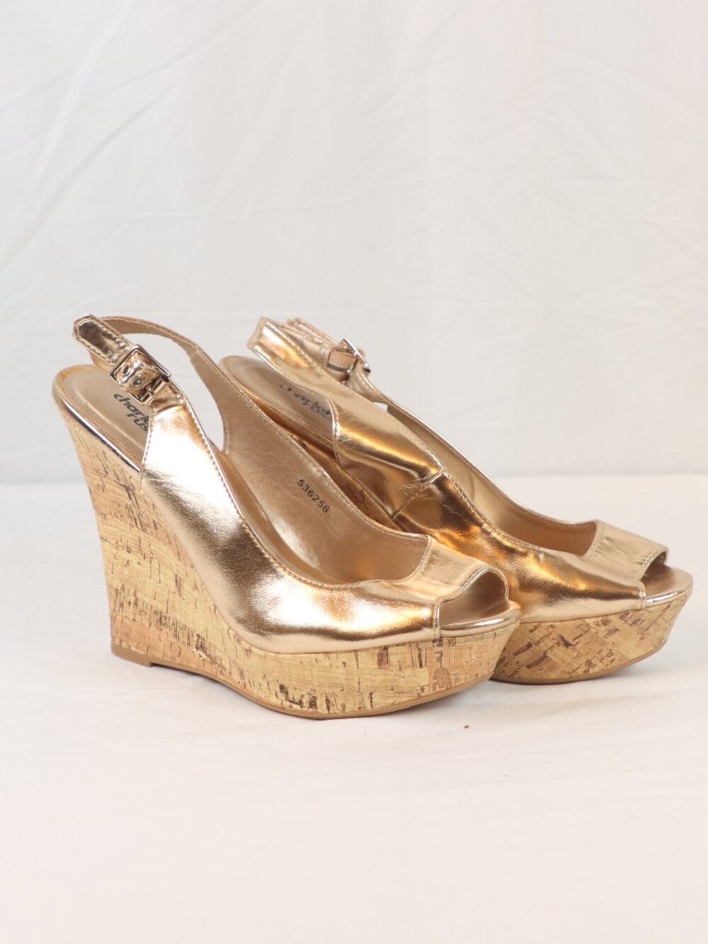 Beautiful Gold Charlotte Russe Size 10 Platform Wedges - Picture 2 of 5